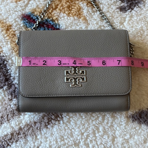 Tory Burch Britten Chain Wallet- only used a few times - Picture 10 of 12